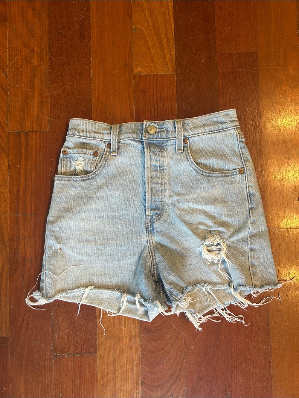 Levi’s Ribcage Jean Shorts